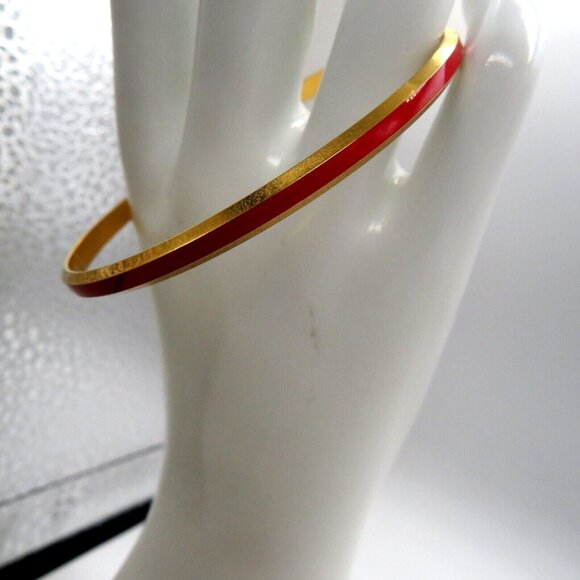 Crown Trifari Bracelet Red Enamel‎ Gold Tone Thin Bangle Vintage Signed - Picture 2 of 4